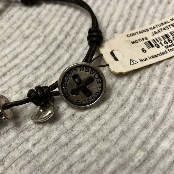FOSSIL BRACELETT WITH HEART LOCK. BLACK CORD AND SILVER TRINKET. NWT - Picture 4 of 8